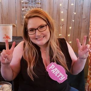 Meet your Posher, Caitlin